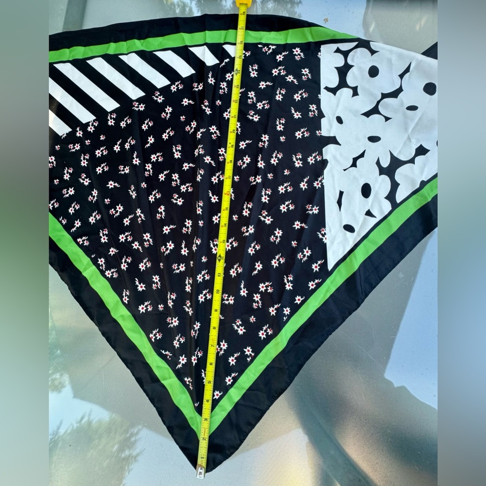 Parfois Black and Green Floral and Striped Patterned Triangular Scarf - Picture 2 of 8